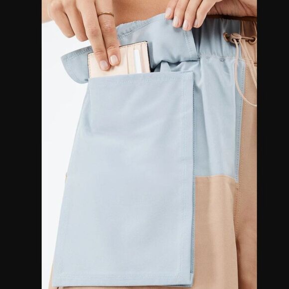Fabletics Anastasia Colorblock Cargo Short Size M - Picture 3 of 9